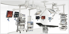 Ceiling-mounted displays of medical images connected to platforms in an OR setting
